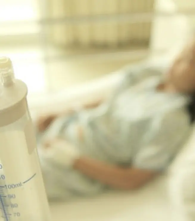 пациентка под капельницей