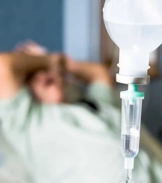 пациент под капельницей