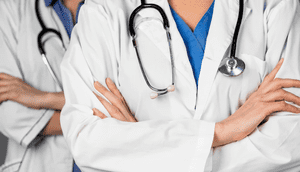 нарколог на дому в белом халате