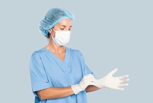 врач готовится к лечению созависимости