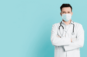 врач в маске готов помочь в лечении ипохондрии